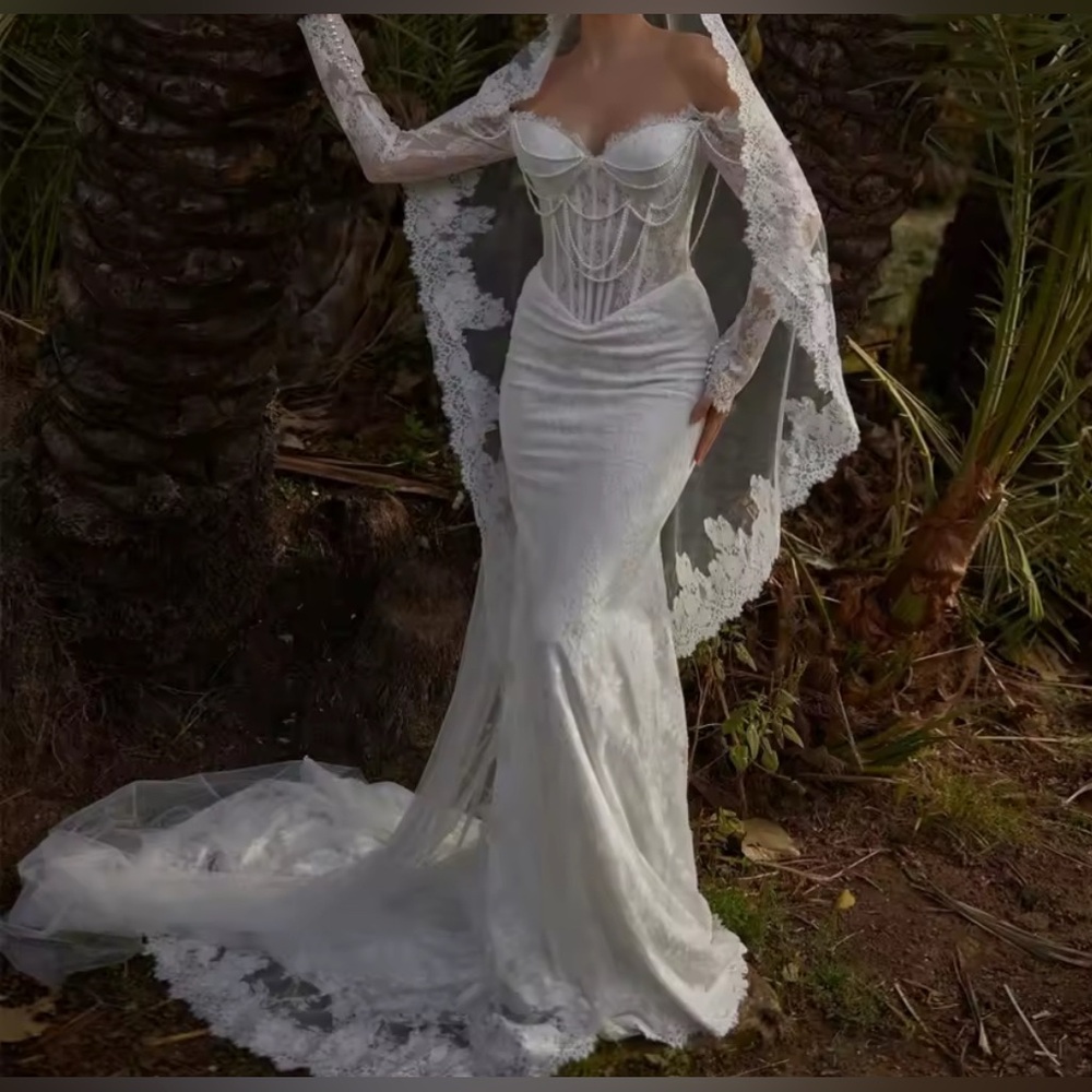 NEW $1695 Paris Pearl Drip Elegant White Lace Wedding Gown